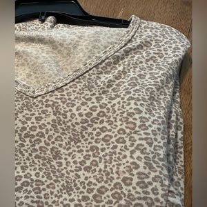 American Eagle long sleeved soft leopard print